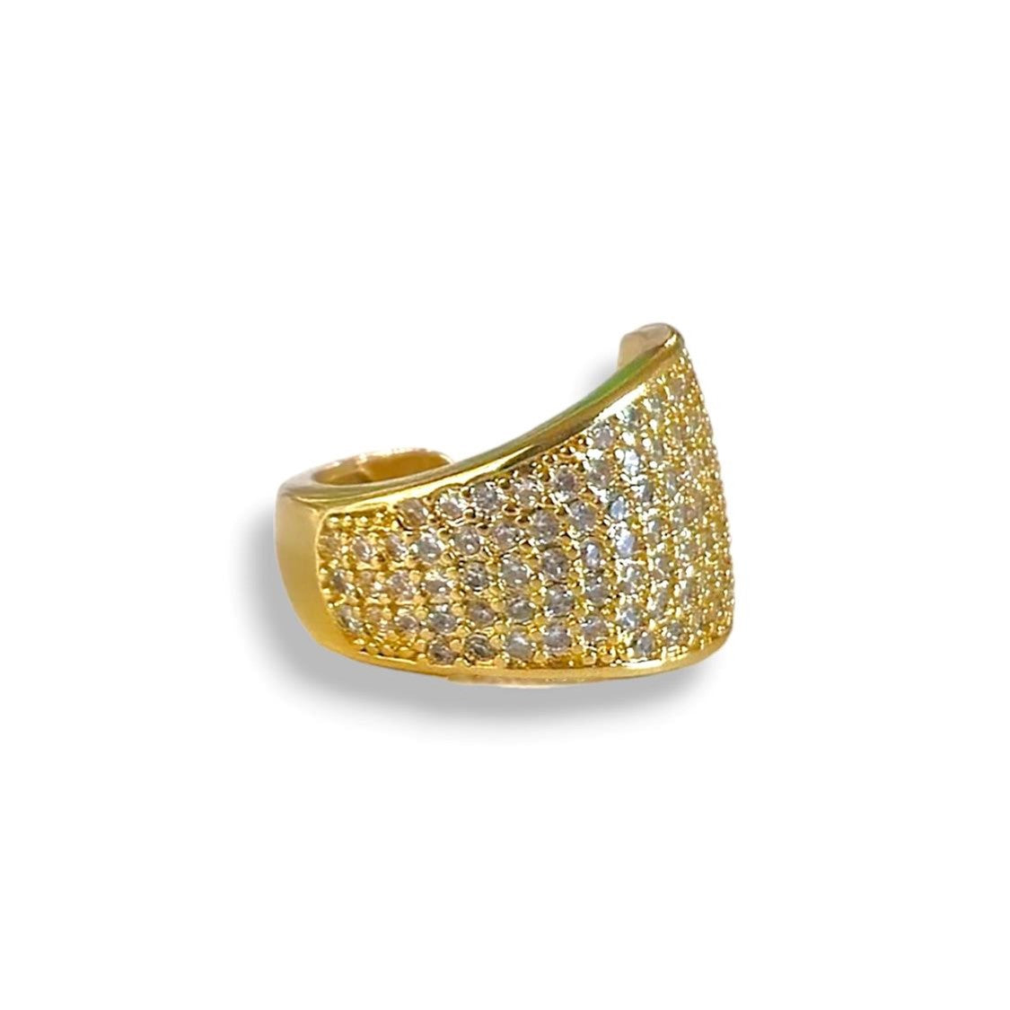 This exquisite ear cuff is adorned with shimmering zircons that catch the light with every movement
