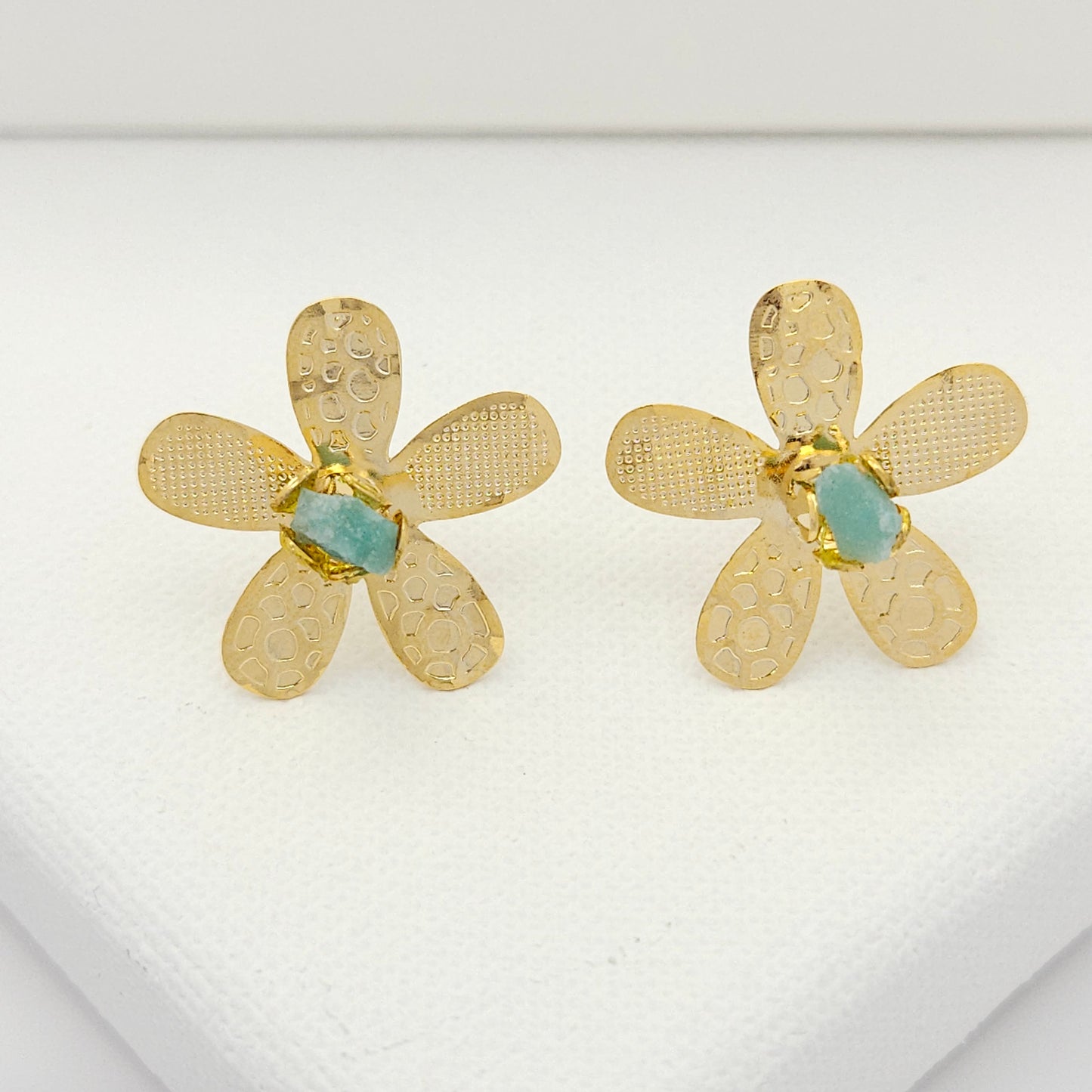 Handmade five-petal flower statement earrings from luxurious 18k gold-plated bronze and Emerald murralla