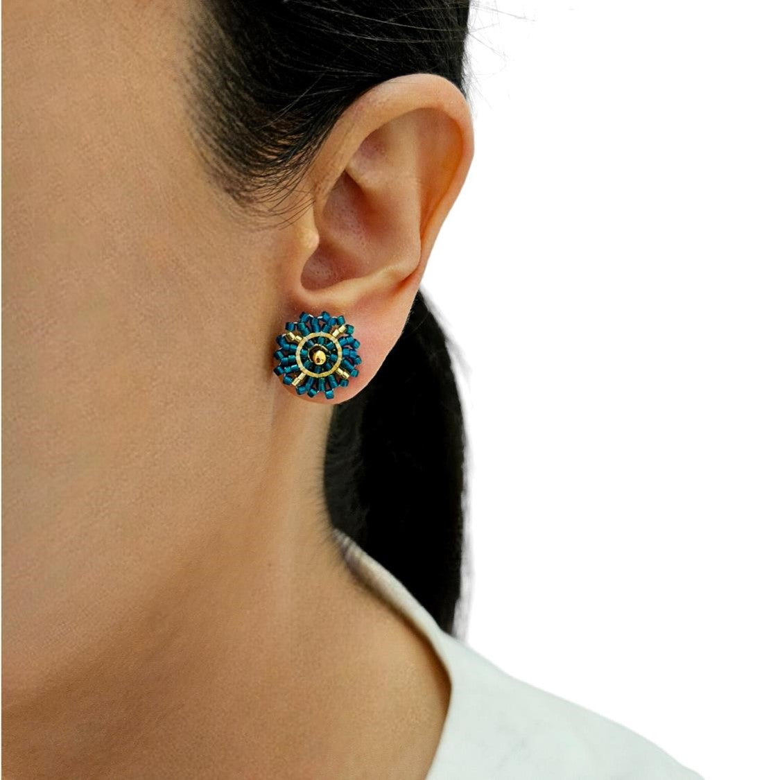 Flower-shaped stud earrings with blue and gold Miyuki beads
