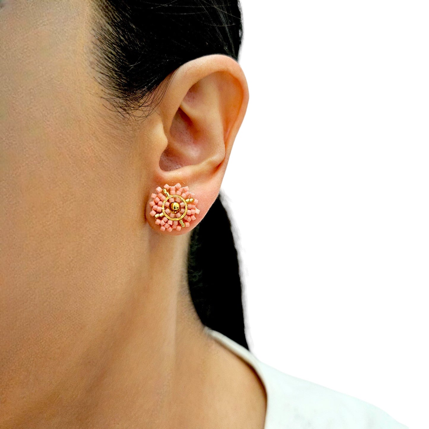 Flower-shaped stud earrings with pink and gold Miyuki beads