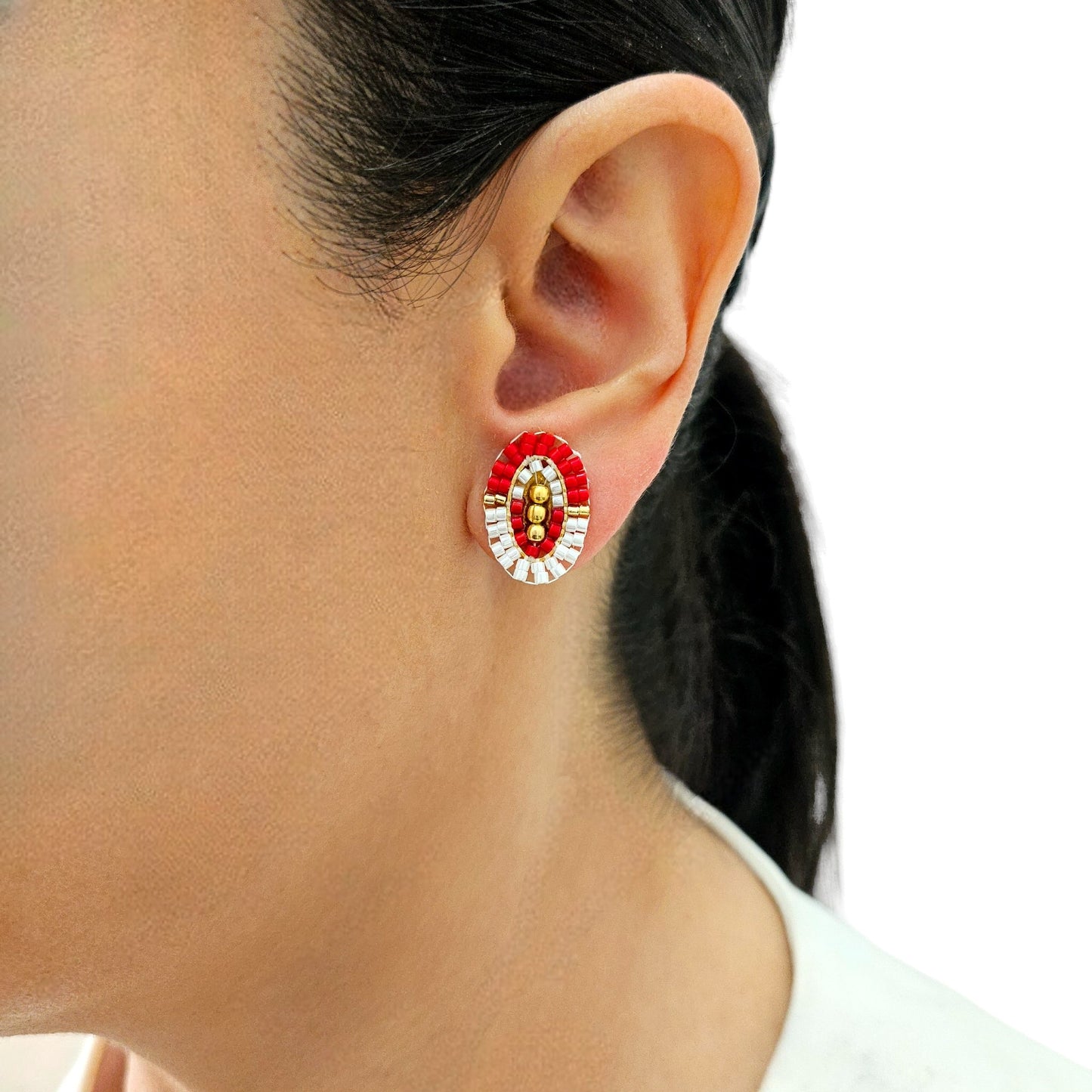 Oval-shaped stud earrings with red and white Miyuki beads