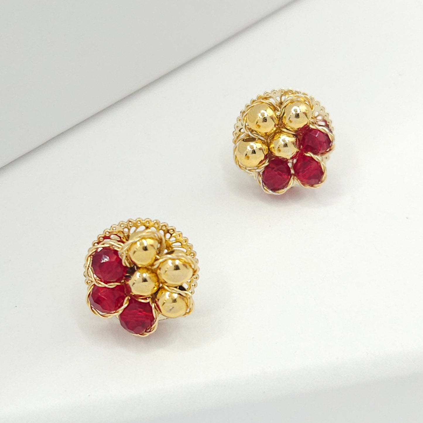 Flower-shaped stud earrings with goldtone spheres and red Murano glass